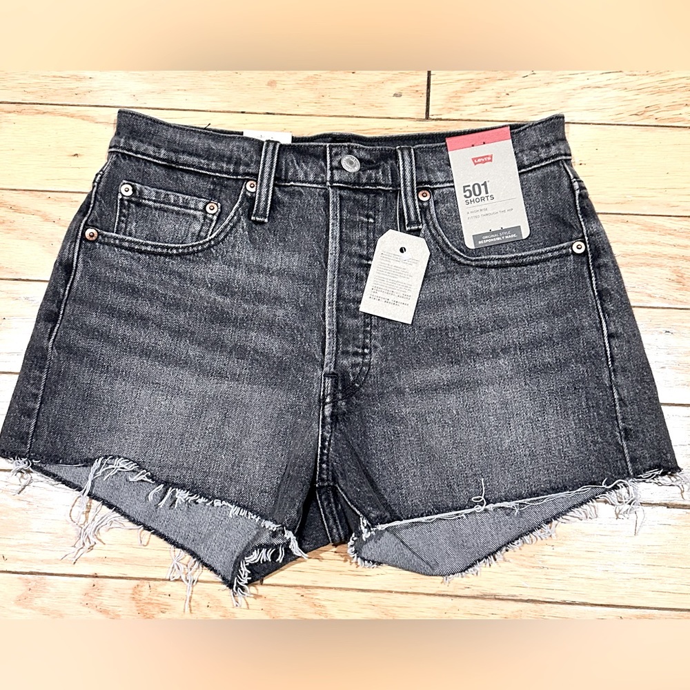 Women’s Levi’s 501 cutoffs distressed black sz 27